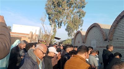 قتله علشان أشطر منه.. انهيار أسرة الطالب ضحية غدر صديقه بقرية ميت العطار ببنها خلال تشييع جثمانه