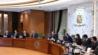 رئيس الوزراء يتابع الجهود الحكومية الخاصة بتيسير الإجراءات وتسهيل دخول السائحين 