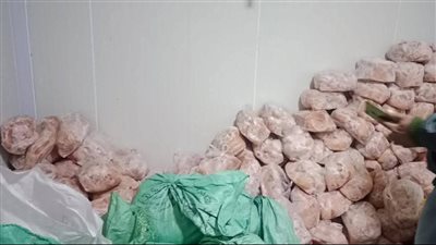 ضبط 300 كيلو بانيه دجاج مجهول المصدر في حملة تموينية بشبين القناطر