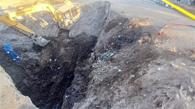 ننشر صور جهود السيطرة على تسريب ماسورة غاز بمنطقة عرب المدابغ بأسيوط