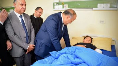 مدير تعليم بورسعيد يطمئن على حالة الطالب آدم ضحية عقر كلب.. ويوجه بتسهيل أدائه الامتحانات