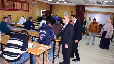 أكثر من 1700 طلب يؤدون الامتحانات بهندسة سوهاج