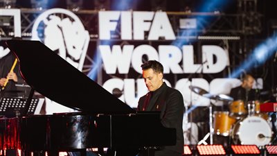 لقطات من إحياء هشام خرما لحفل استقبال كأس العالم في المتحف المصري الكبير| صور