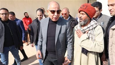 خلال جولته بمشروعات حياة كريمة.. محافظ المنيا يوجه بتوفير فرص عمل ومساعدات عاجلة