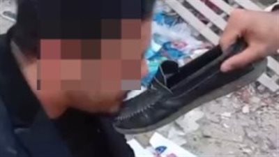 استياء من فيديو ضرب صانع محتوى بالحذاء على وجهه وسبه بألفاظ خارجة