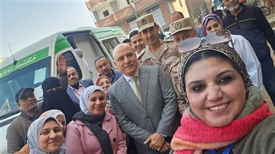 الكشف على 670 مواطنًا بالمجان خلال قافلة طبية بكفر شكر بالقليوبية