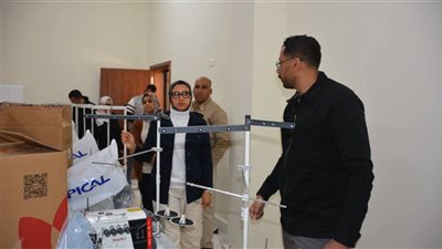 استعدادًا لافتتاحه.. نائب محافظ الوادي الجديد تتفقد المجمع الحرفي بمدينة الخارجة