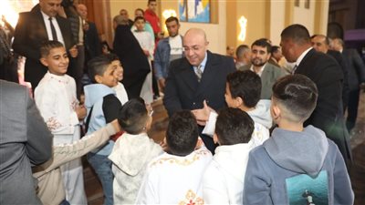 محافظ بني سويف يشهد قداس عيد الميلاد.. ويهنئ الأقباط بالعيد المجيد