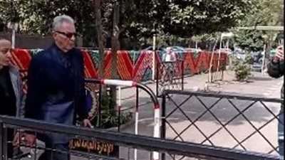 محمود حميدة يشارك في جنازة المفكر مراد وهبة بكنيسة مار مرقس بمصر الجديدة| صور