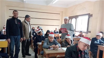 رئيس القليوبية الأزهرية يتفقد لجان امتحانات النقل بالقناطر الخيرية.. ويؤكد انتظام اللجان والتصحيح أولًا بأول