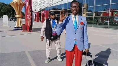 بعد أن أوصل رسالته للعالم.. استقبال رئاسي مرتقب للمشجع الكونغولي شبيه باتريس لومومبا في العاصمة كينشاسا