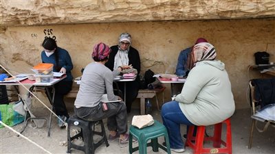 طالبات دوليات يعِدن إحياء نصوص مقبرة بادي آمون أوبت بالأقصر | صور