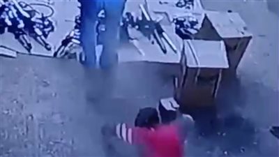 قالب طوب وقع عليه ودخل في غيبوبة.. أب يستغيث لعلاج ابنه بالقليوبية