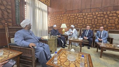 شيخ الأزهر يستقبل شيخ عموم الطريقة الجعفرية وعددا من قياداتها