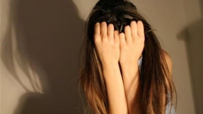 طالبة تتهم نجل عمها بالتعدي عليها وحملها منه سفاحًا بالقاهرة.. والأمن يضبط المتهم