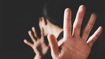 القبض على معلم لغة عربية تحرش بـ تلميذة إعدادي وأرسل لها ألفاظًا خارجة على واتساب بالمطرية