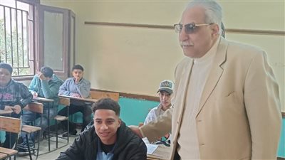 مدير تعليم القليوبية يتفقد انضباط لجان مدرسة التجارة المتقدمة ببنها