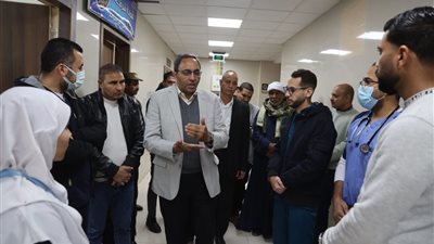 بعد زيارة وزير الاستثمار.. محافظ قنا يفاجئ مستشفى فرشوط المركزي ليلًا ويتفقد الطوارئ والأقسام الحرجة