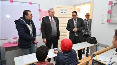 أبناؤكم أمانة في أعناقنا.. محافظ الغربية يتفقد لجان امتحانات النقل بطنطا ويطمئن أولياء الأمور