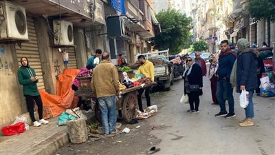 عقب جولة المحافظ.. حي وسط بالإسكندرية يشن حملة مكبرة لإزالة المخالفات ورفع الإشغالات