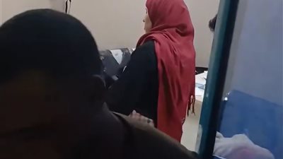 تداول فيديو لزحام المرضى وعدم وجود أطباء بمستشفى قنا الجامعي.. ومصدر يرد: كل الأطباء في الاستقبال والتصوير برا