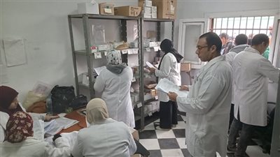 فحص وعلاج 1400 حالة وتقديم 4 آلاف خدمة طبية مجانية خلال قافلة صحية ببني سويف
