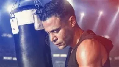 محمد إمام ملاكم وزعيم مافيا عالمي في مسلسله الجديد الكينج 2026