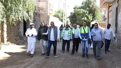 محافظ أسوان: لجنة مشتركة لبدء المعاينة الميدانية لحل أزمة الصرف الصحي بمنطقة الكرور