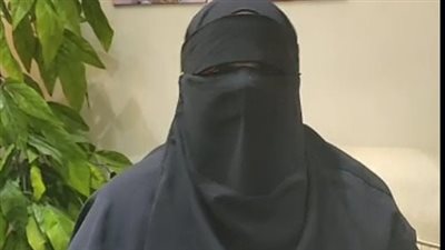 بعد صدور 1000 حكم ضد العائلة.. إحدى ضحايا الابتزاز: تلقينا تهديدات بخطف أطفالنا.. ونعيش في رعب| فيديو