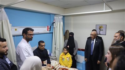 برفقة محافظ شمال سيناء.. وفد بريطاني يزور المصابين الفلسطينيين بمستشفى العريش العام