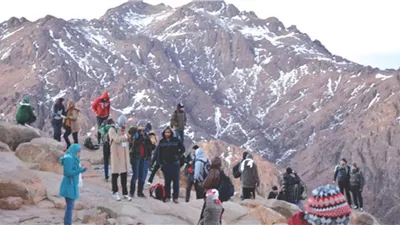 بالرغم من الصقيع.. 719 سائحا في زيارة للمقدسات الدينية والتاريخية بسانت كاترين