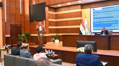 محافظ جنوب سيناء يتابع معدلات الإنجاز الخاصة بملفات التقنين بمختلف مدن المحافظة