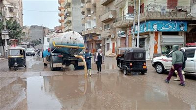 رئيس مدينة بلقاس يتابع كسح مياه الأمطار تزامنًا مع موجة الطقس السيئ