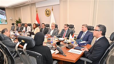 التموين تدرس زيادة البدل النقدي ومكافأة نهاية الخدمة للعاملين بشركة السكر