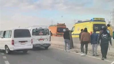 إصابة 14 شخصًا بإصابات متفرقة إثر انقلاب ميكروباص بطريق السويس – العين السخنة