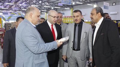 محافظ بني سويف يتفقد المنافذ التموينية والسلاسل التجارية لمتابعة توافر السلع وجودتها