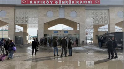 تزامنًا مع الاحتجاجات.. عشرات الإيرانيين يغادرون إلى تركيا