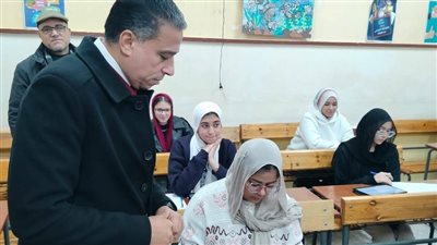 وكيل تعليم الجيزة يتفقد لجان الامتحانات بالدقي