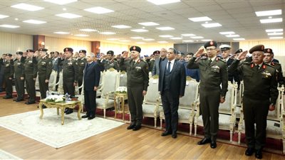 الكلية العسكرية التكنولوجية تحتفل بتخريج الدورة التدريبية الأولى لطلبة مركز التدريب المهني التابع لهيئة قناة السويس بعد انتهاء تأهيلهم