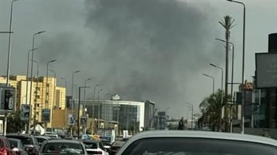تصاعد أدخنة كثيفة في محيط فندق شهير بالتجمع الخامس
