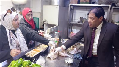 حملة بيطرية بالأقصر تضبط 75 كيلو لحوم ودواجن فاسدة داخل مطعمين