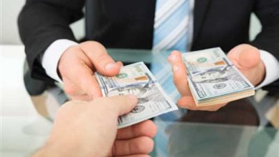 بعد فرض ضريبة على هواتفهم الشخصية.. هل تتأثر تحويلات المصريين العاملين بالخارج القياسية؟