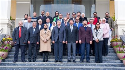 محافظ الإسكندرية يشهد توقيع 7 عقود لتقديم خدمات طبية 