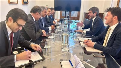 وزير السياحة يوجه دعوة رسمية لوزير الثقافة الإسباني لزيارة مصر والمتحف المصري الكبير