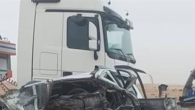 مصرع وإصابة 4 أشخاص في حادث تصادم بين سيارتين بمطروح