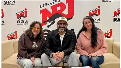 أكرم حسني يتعاقد على بطولة المسلسل الإذاعي فات المعاش عبر راديو إنرجي في رمضان 2026