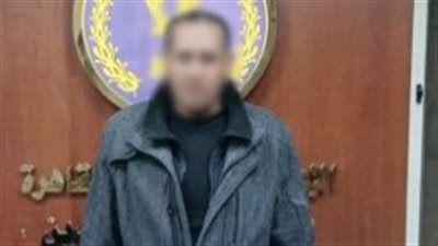 ضبط عاطل بتهمة سرقة مبلغ مالي من ملابس مصلٍ داخل مسجد في القاهرة