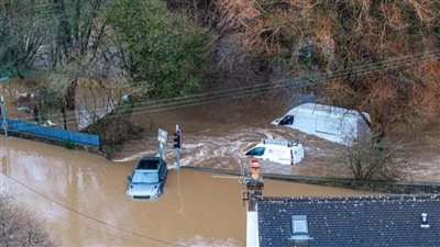 عاصفة تشاندرا تجتاح بريطانيا.. فيضانات عارمة تشلّ الطرق وتغلق المدارس وغرق عشرات المنازل 