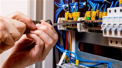 بعد تعديله مبدئيًا.. مصدر: تشديد قانون الكهرباء لمكافحة سرقات التيار مع تطبيق العدادات المجمعة