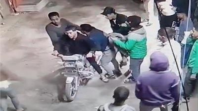 ضبط عاطلين لاتهامهما بالتعدي على شاب وإطلاق أعيرة نارية في شبرا الخيمة